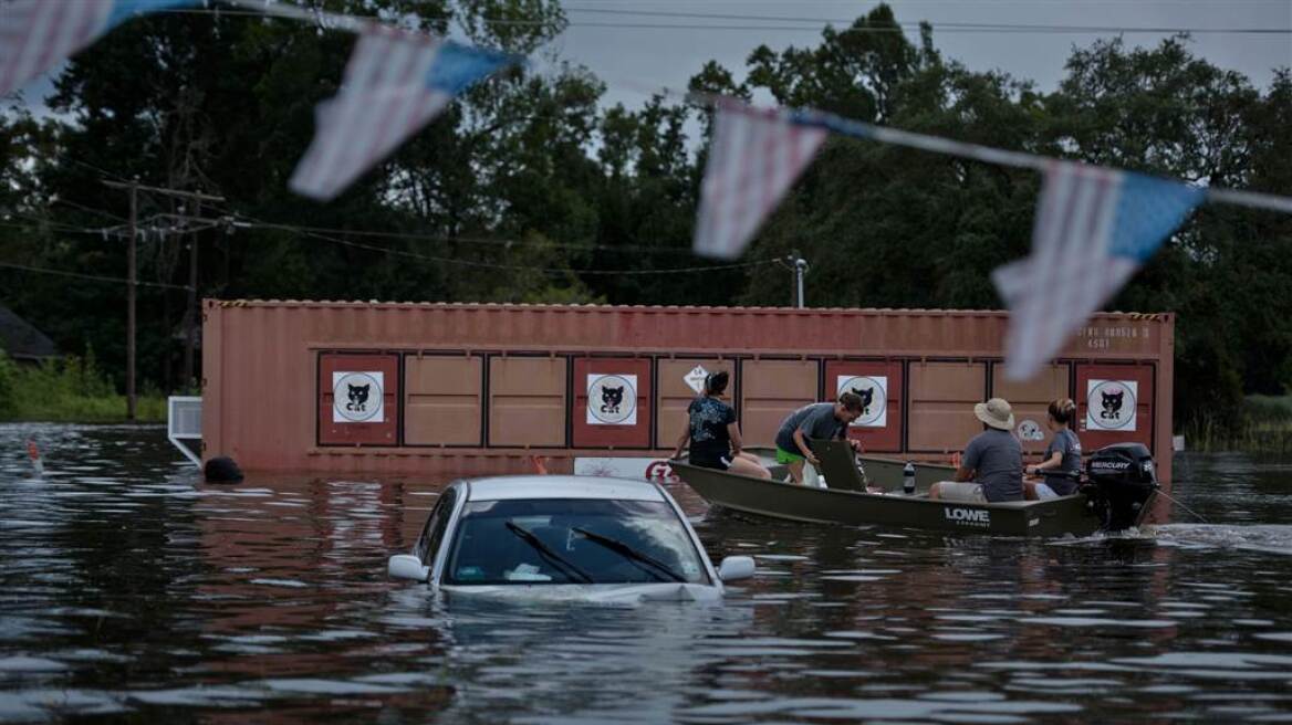 Σε κατάσταση φυσικής καταστροφής η Λουιζιάνα - 13 νεκροί από τις πλημμύρες